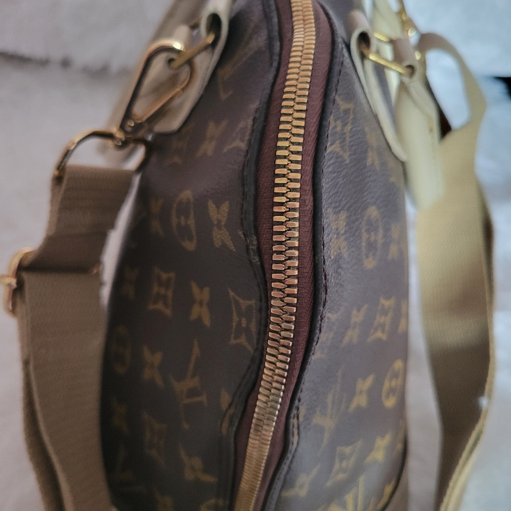 Louis Vuitton Monogram Canvas Alma Crossbody Bag with Cream Trim and Beige Strap - Picture 9 of 16